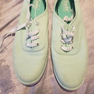Teal KEDS sz 8. Shoelace broke